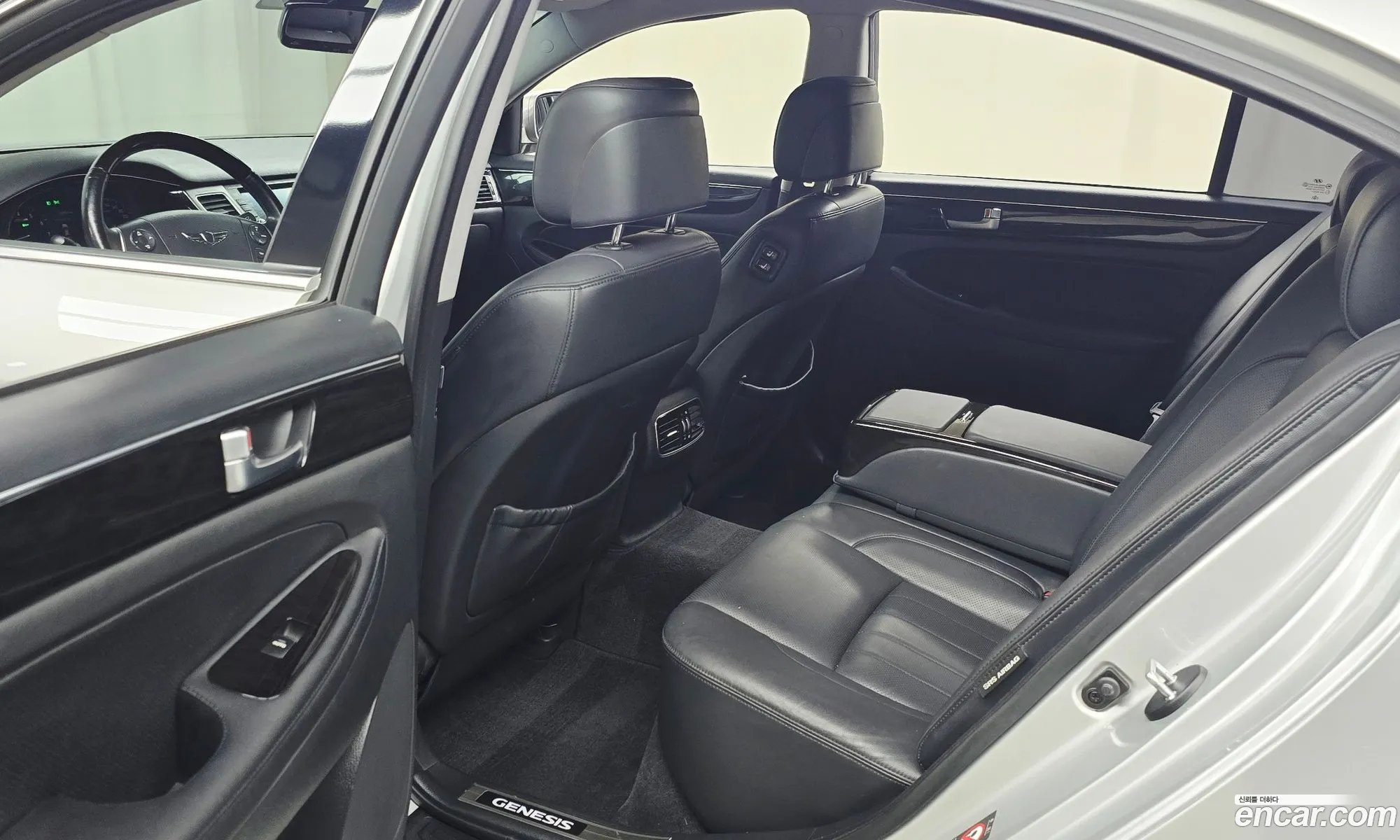 Hyundai Genesis 2011 — 14