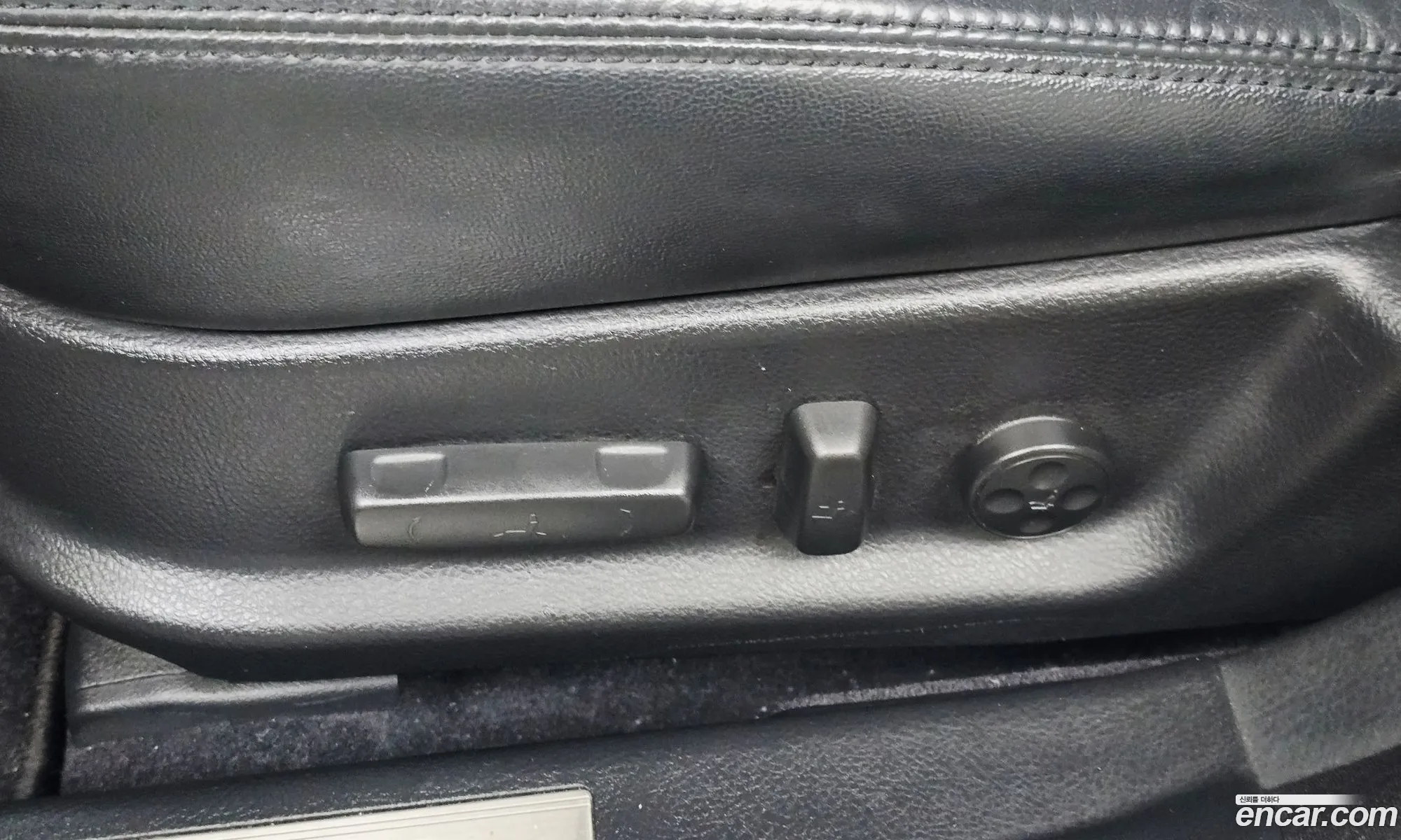 Hyundai Genesis 2011 — 17