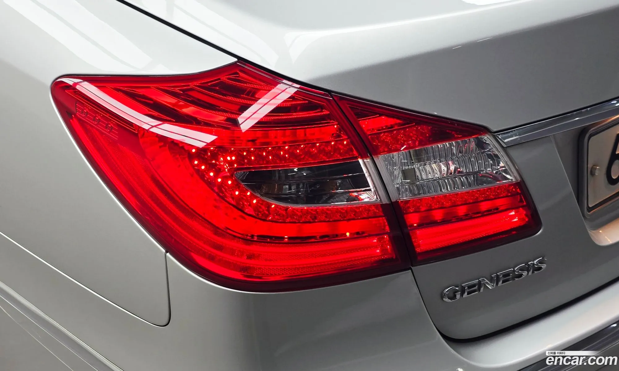 Hyundai Genesis 2011 — 24