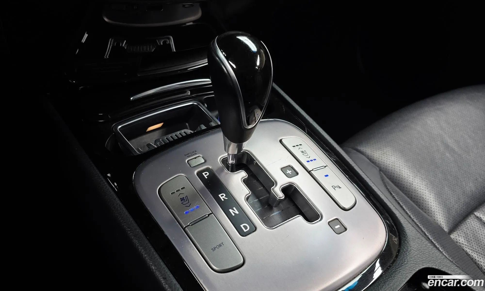 Hyundai Genesis 2011 — 28