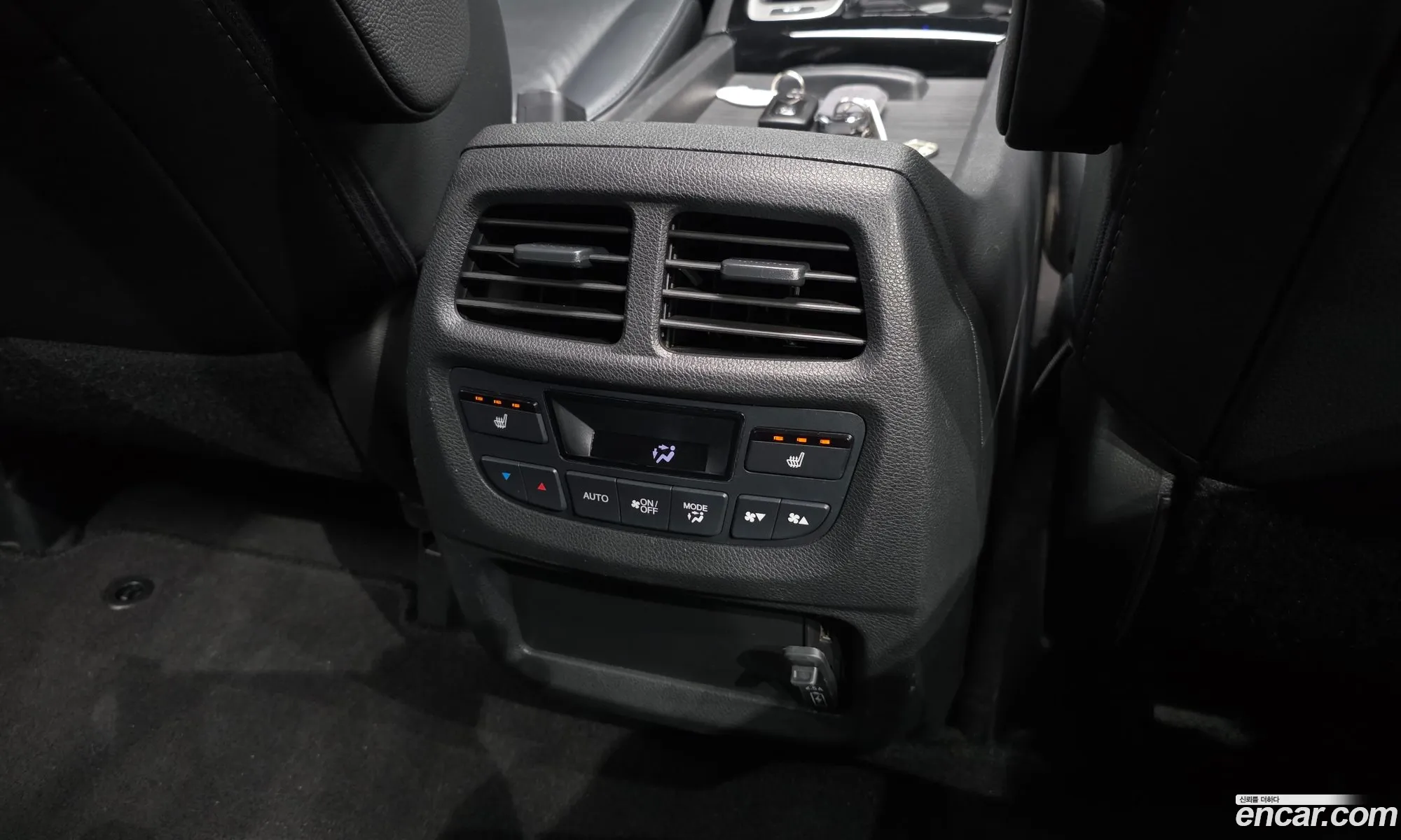 Honda Pilot 2018 5FNYF6850JB200388 — 17