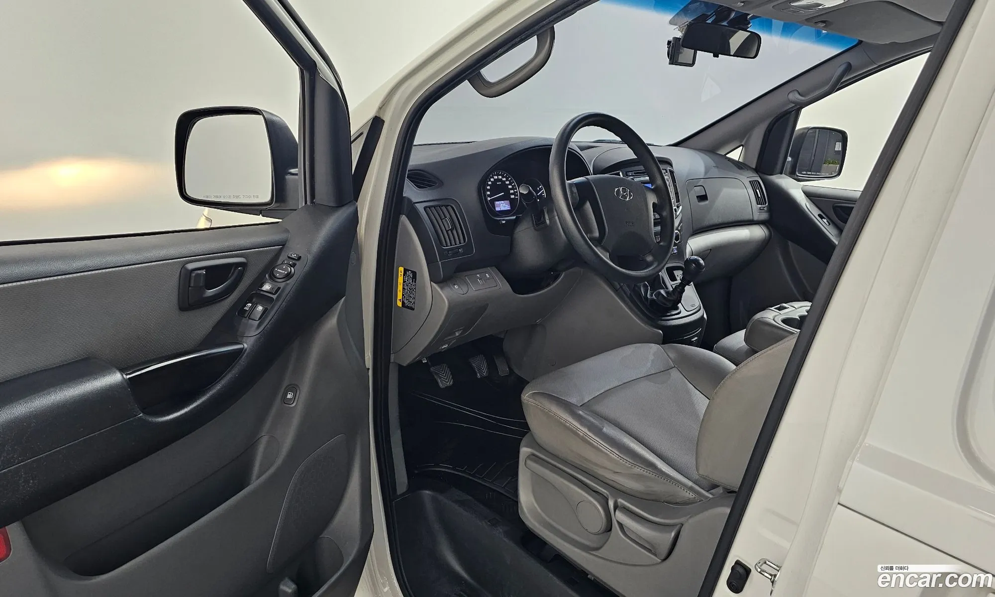 Hyundai Grand Starex 2018 — 17