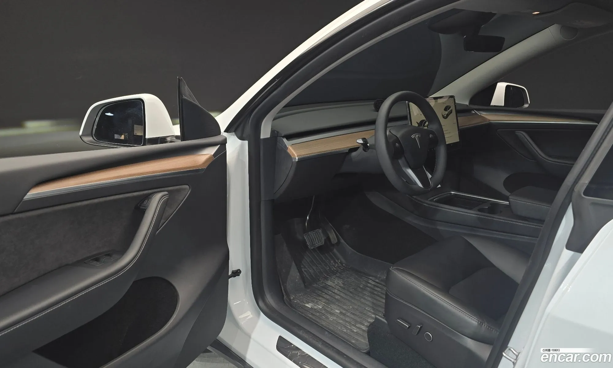 Tesla Model Y 2024 — 2
