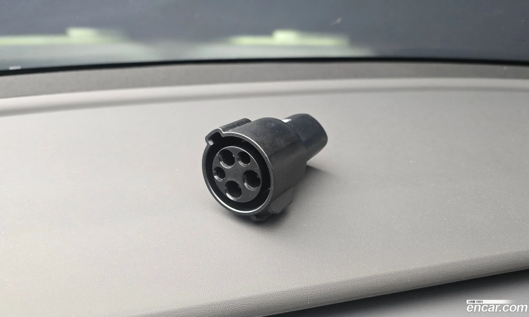 Tesla Model Y 2024 — 16