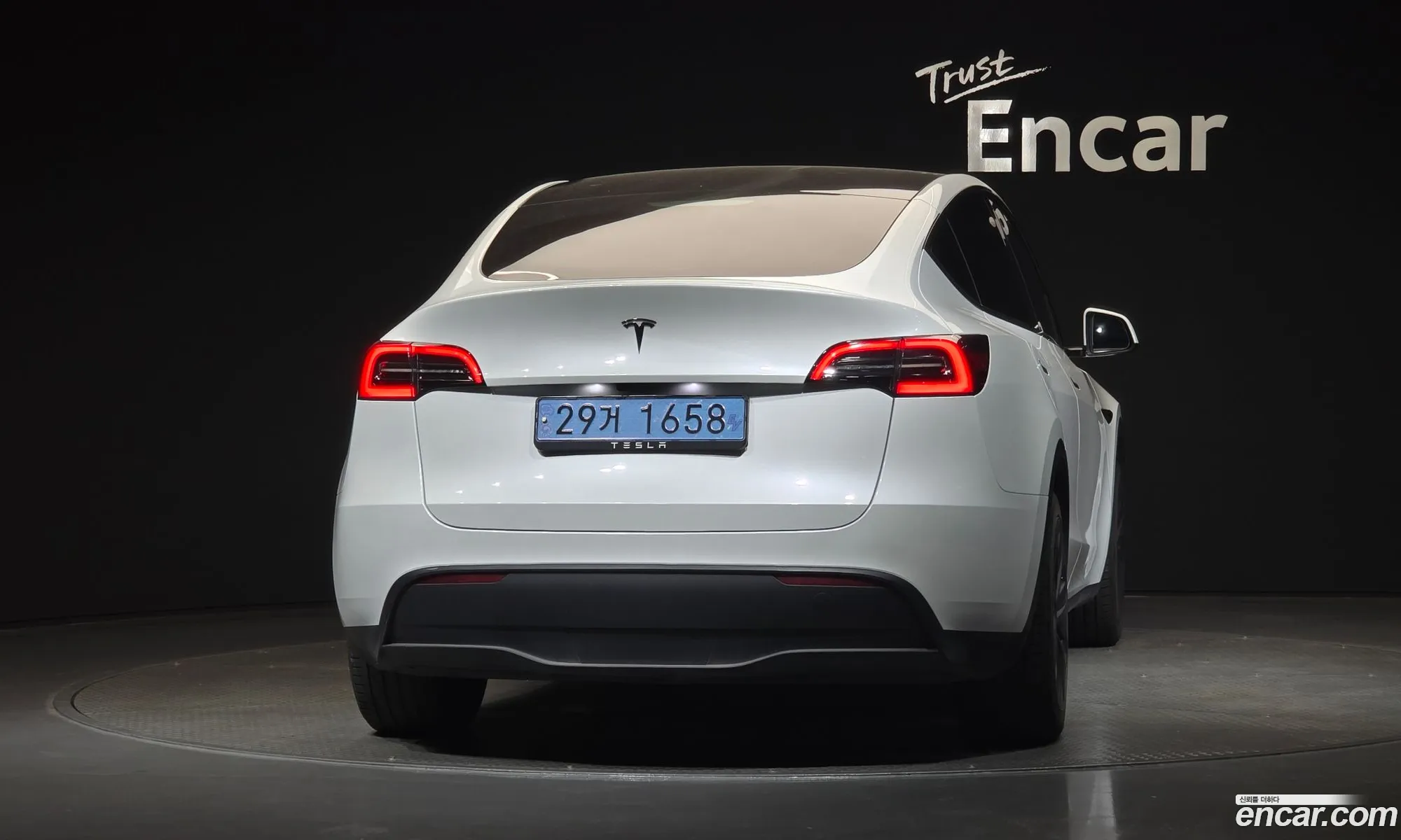 Tesla Model Y 2024 — 11
