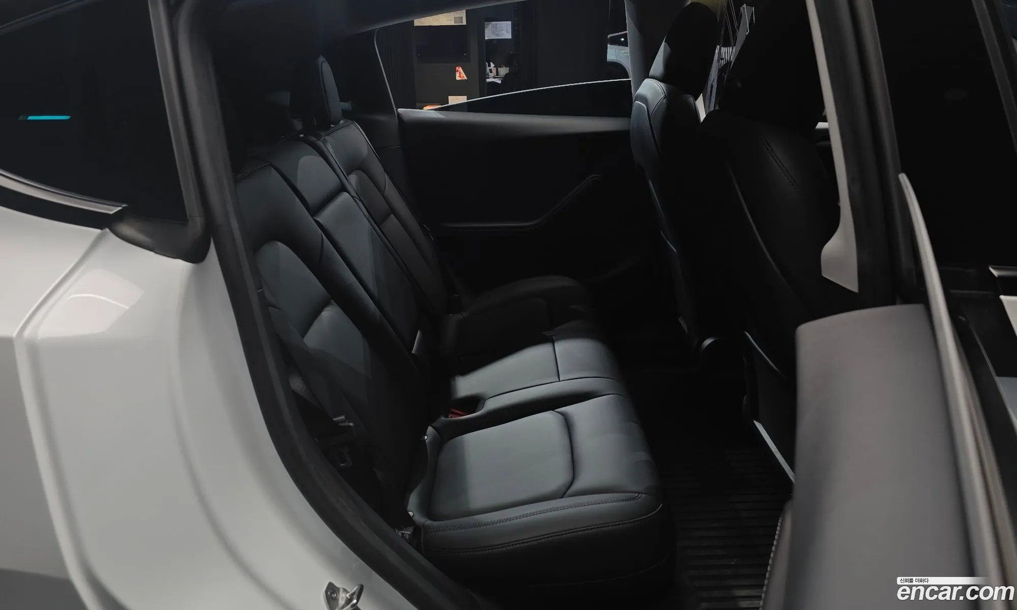 Tesla Model Y 2024 — 12