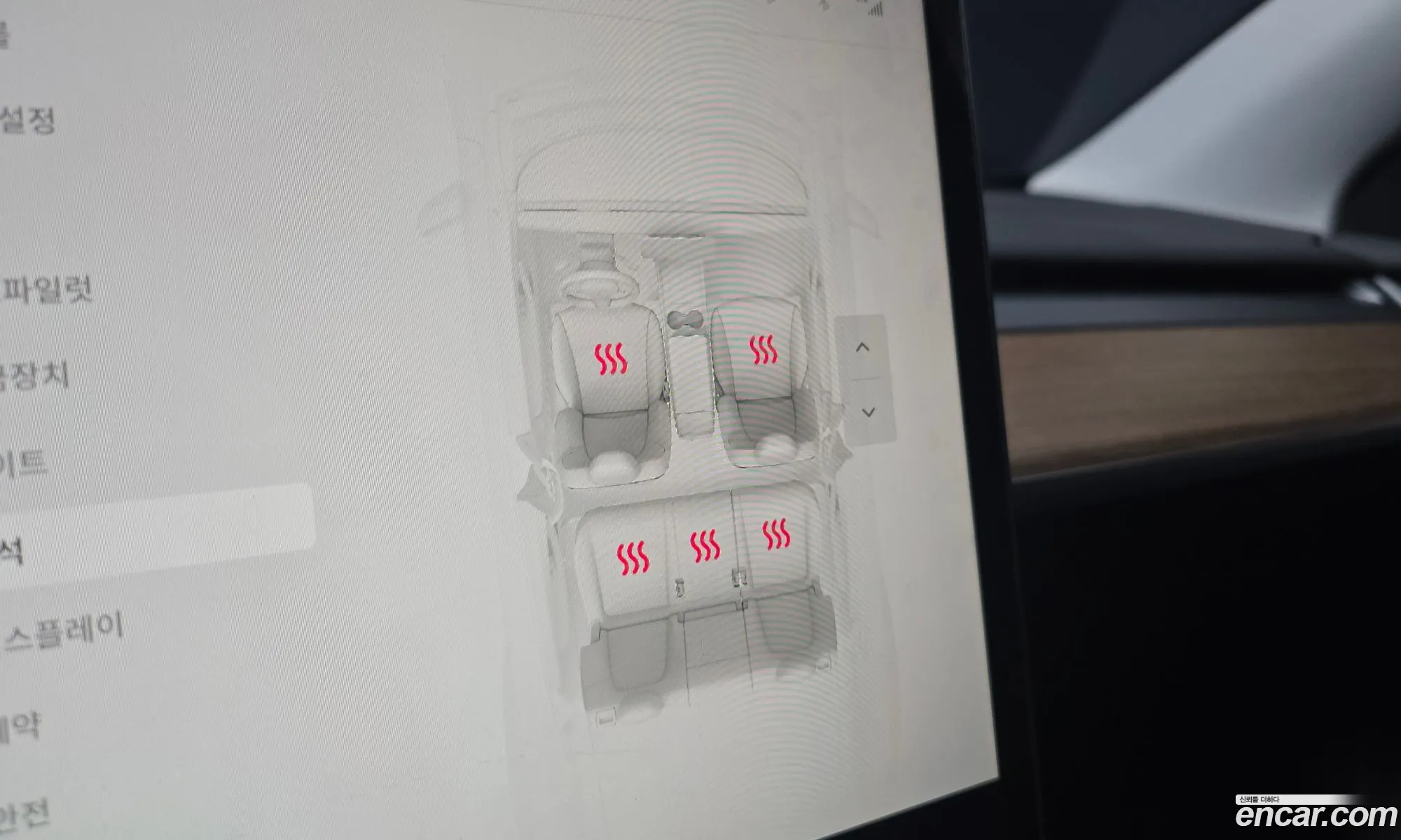 Tesla Model Y 2024 — 25