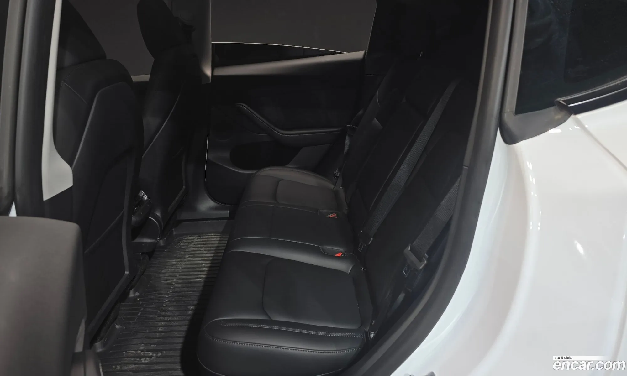 Tesla Model Y 2024 — 23