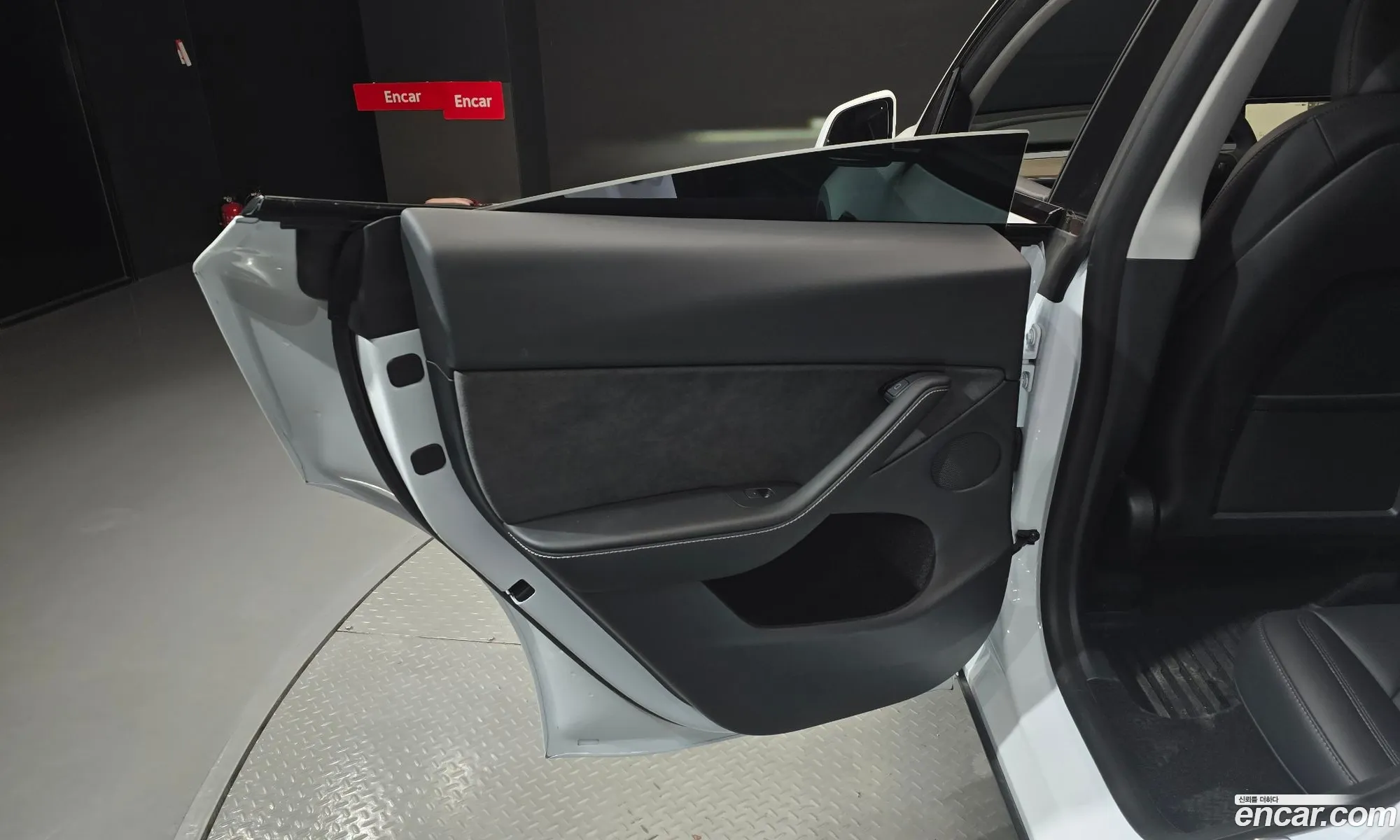 Tesla Model Y 2024 — 14