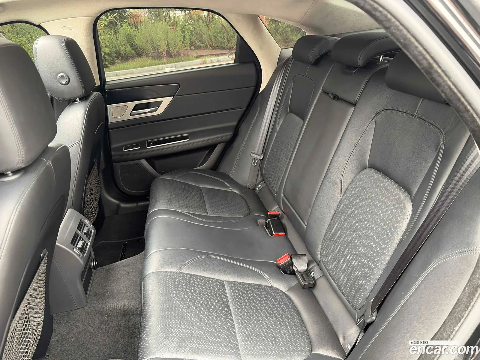 Jaguar XF 2019 — 11