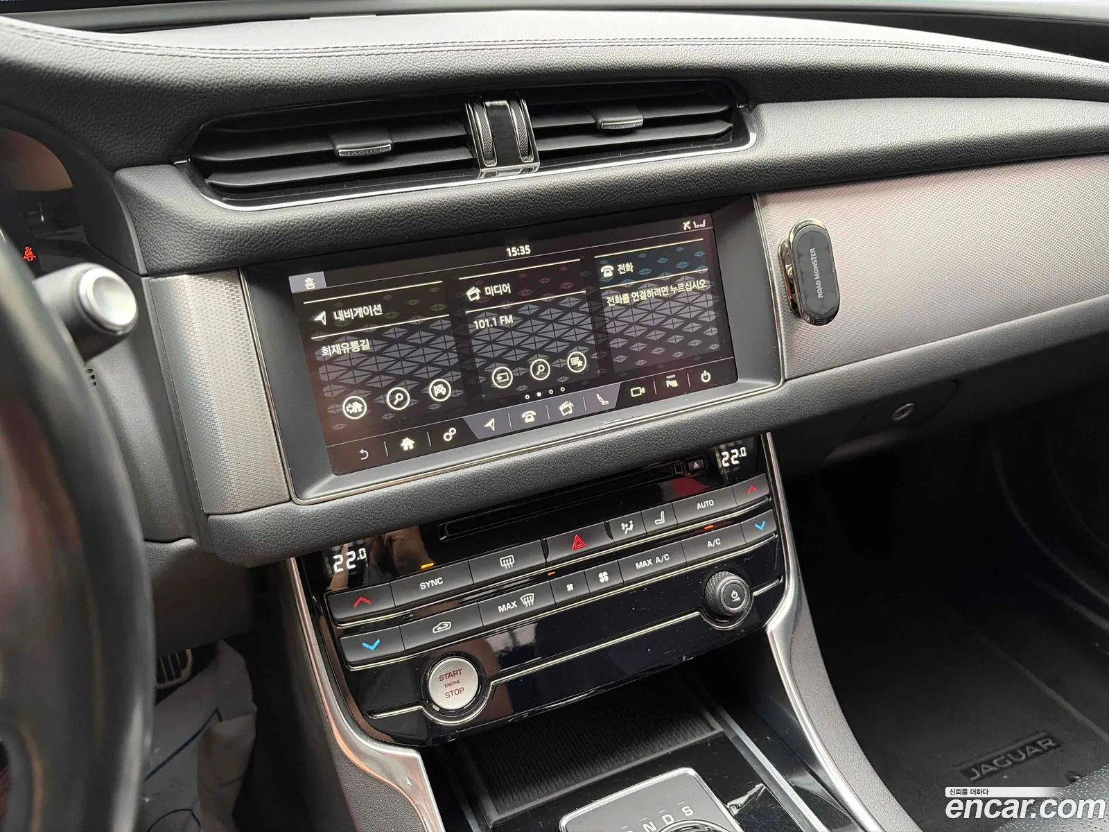 Jaguar XF 2019 — 10