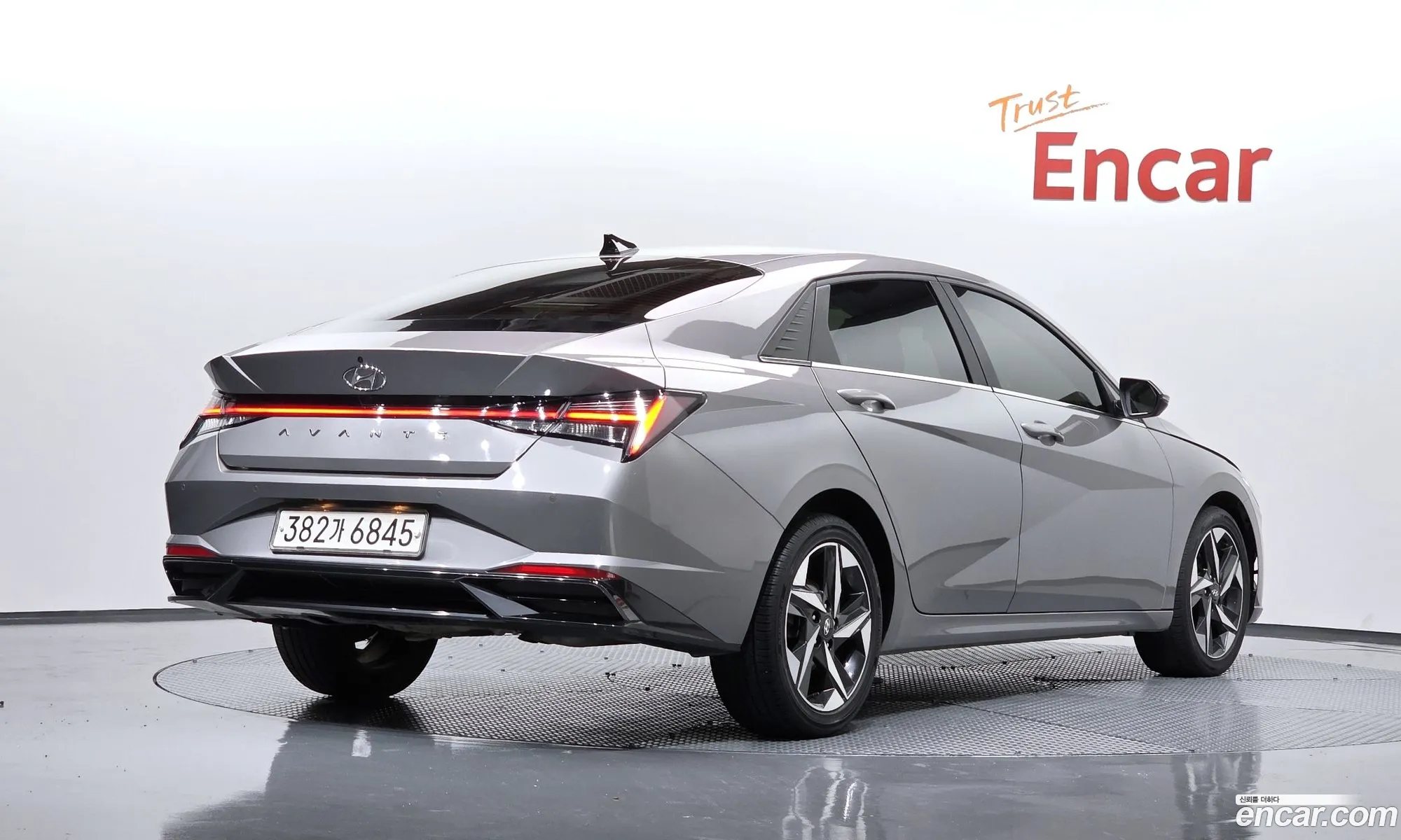 Hyundai Elantra 2021 — 32