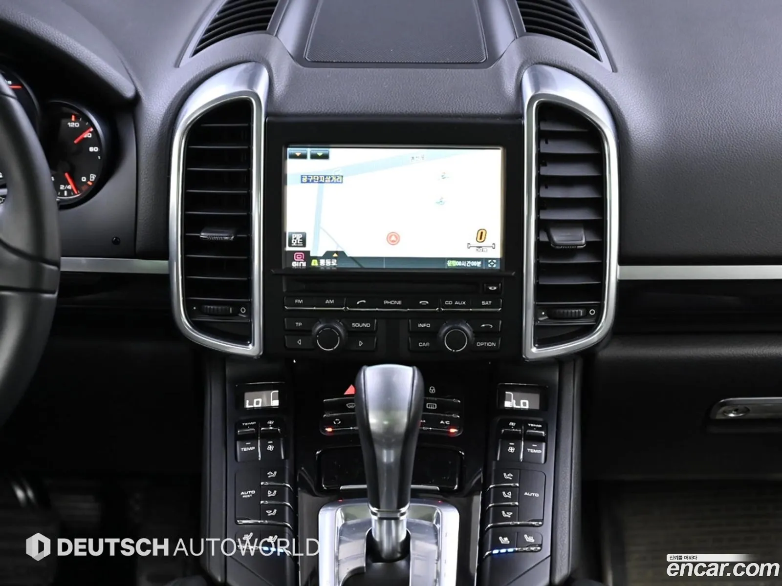 Porsche Cayenne 2012 — 11