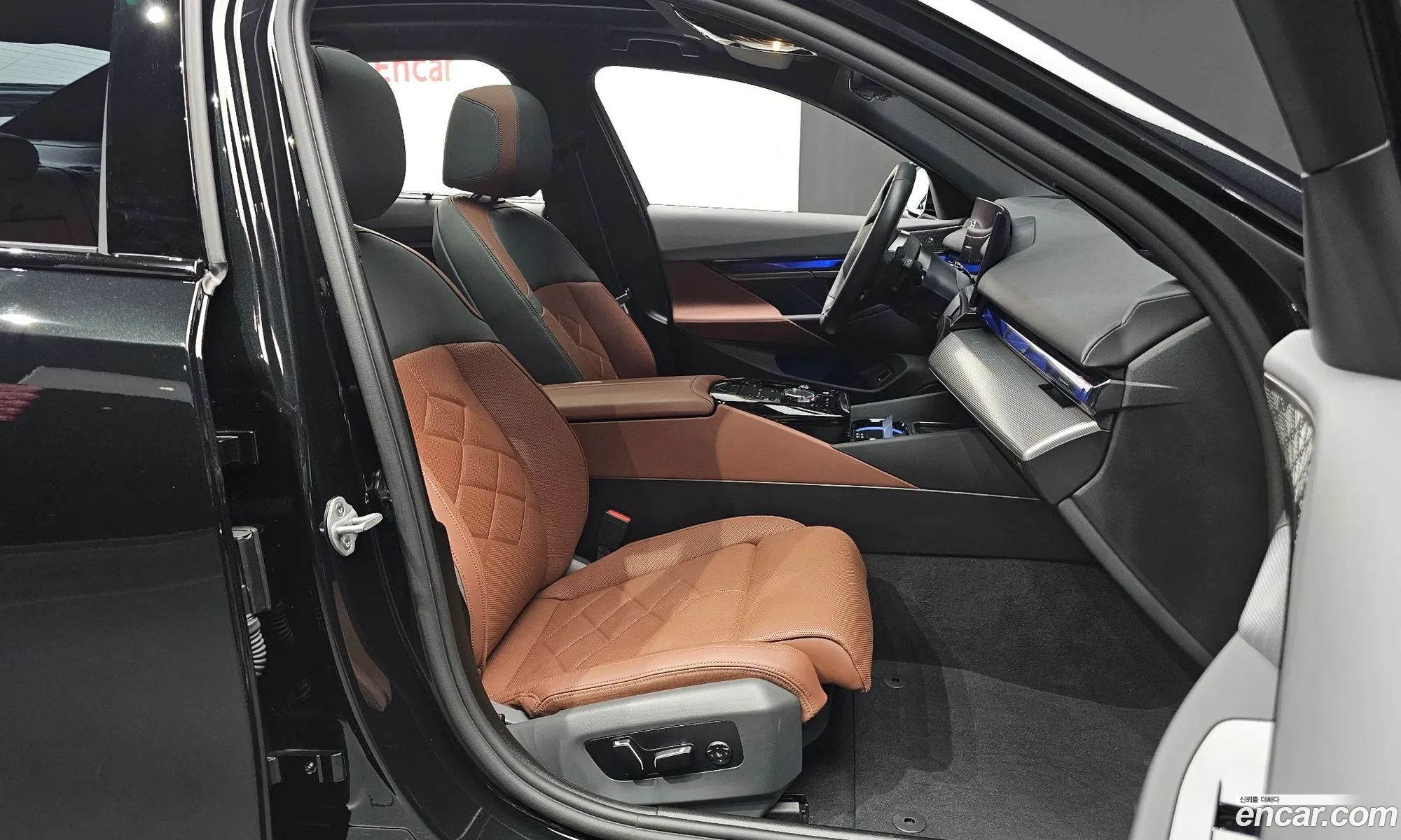 BMW 5 Series 2025 — 17
