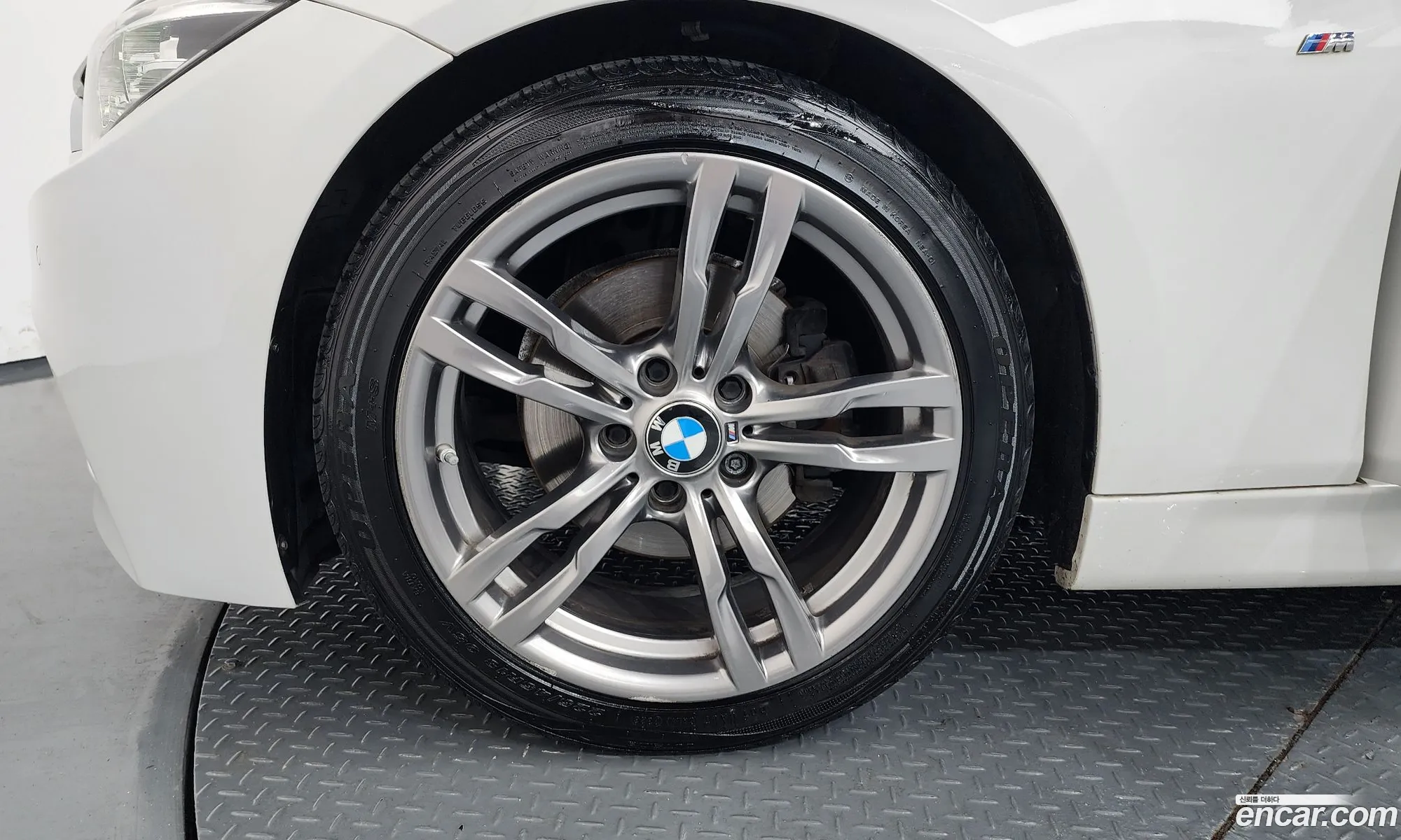 BMW 3 Series 2016 WBA8A9109GK822827 — 2