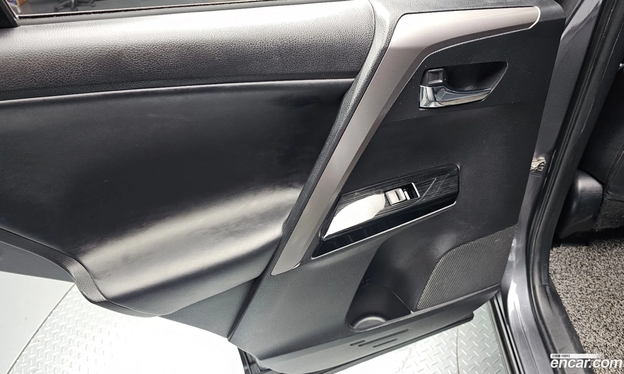 Toyota RAV4 2018 — 17