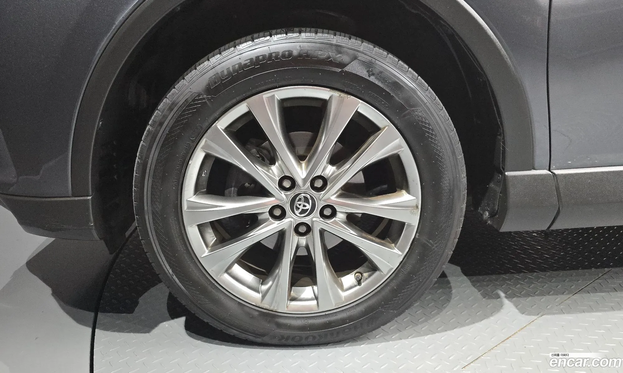 Toyota RAV4 2018 — 19