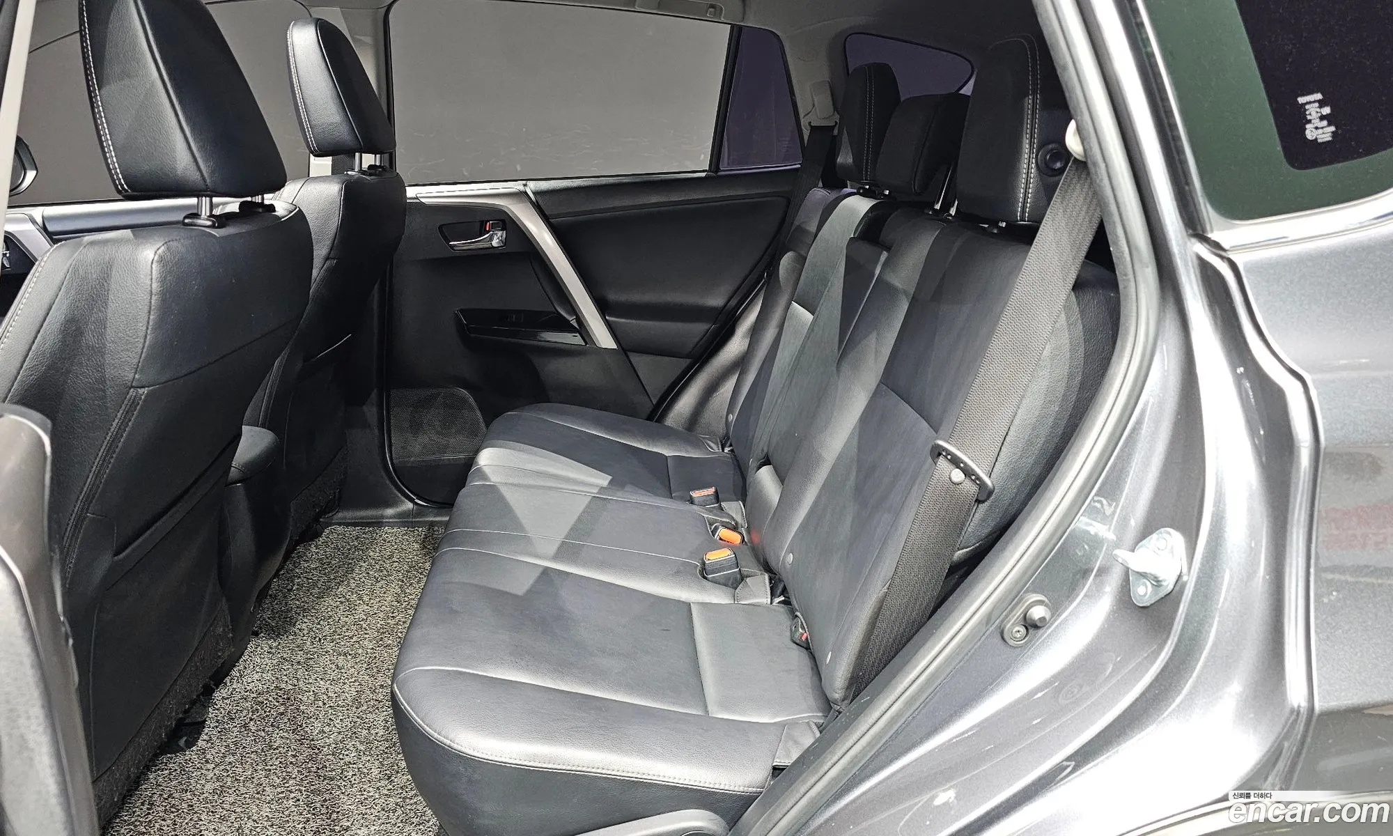 Toyota RAV4 2018 — 11