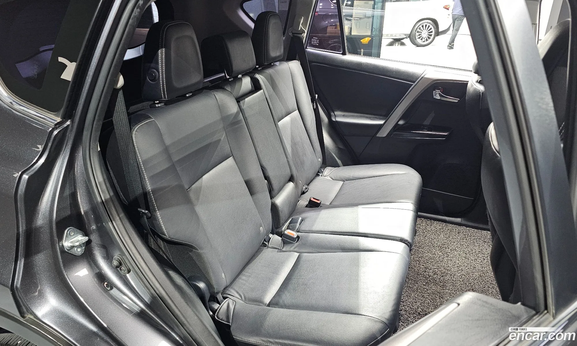 Toyota RAV4 2018 — 4