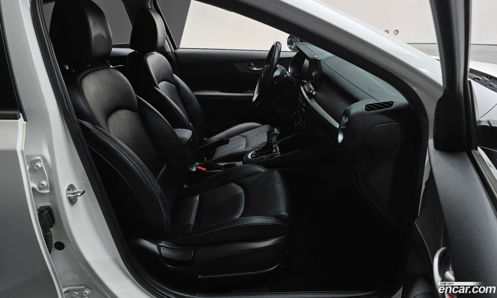 Kia K3 2019 KNAF241BEKA855083 — 29