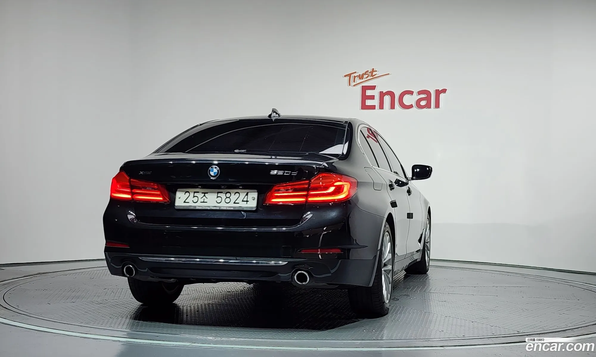 BMW 5 Series 2019 WBAJF5101KBJ12969 — 32