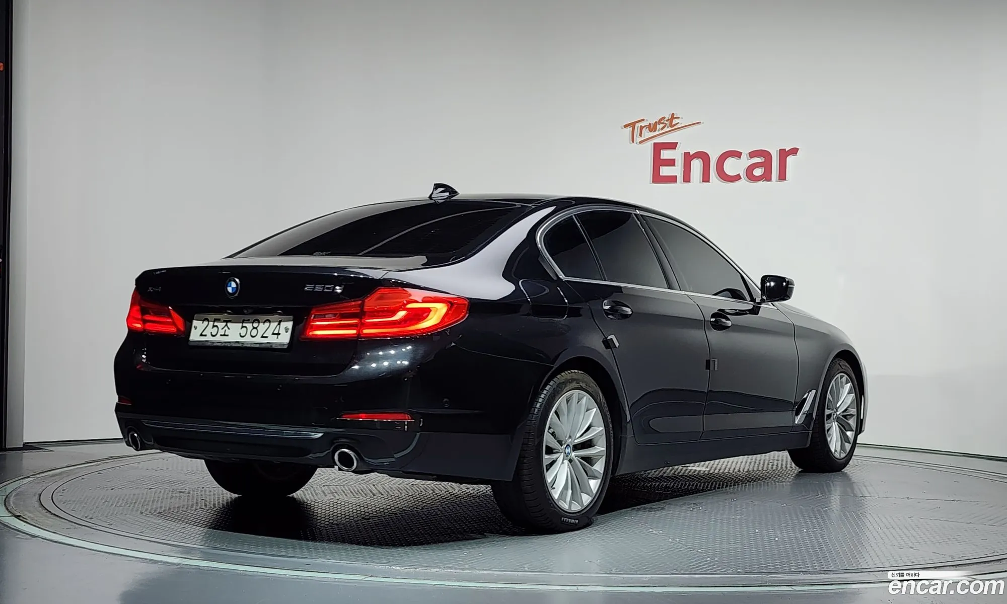 BMW 5 Series 2019 WBAJF5101KBJ12969 — 31