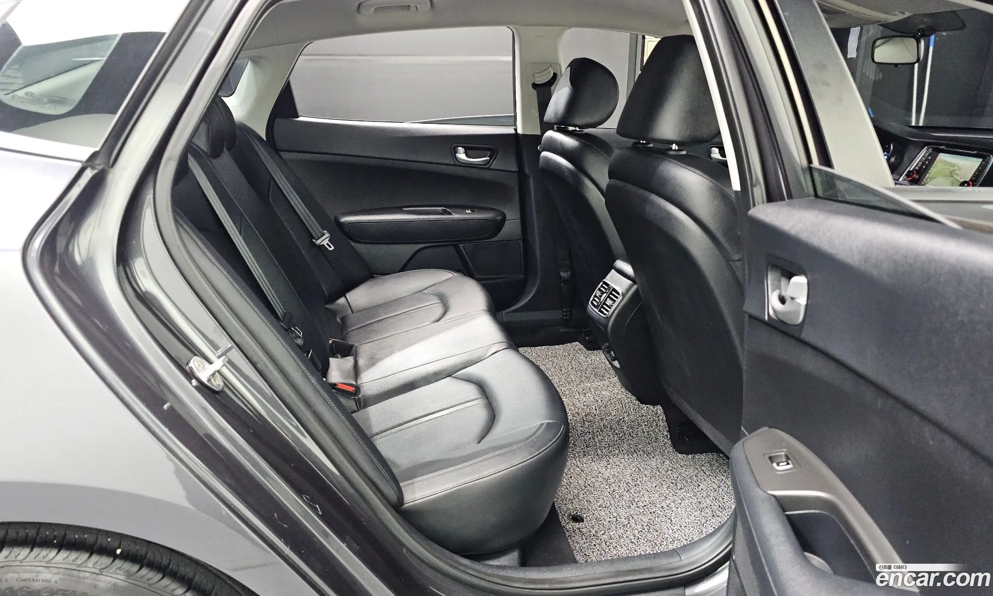 Kia K5 2017 KNAGS416BJA197856 — 30
