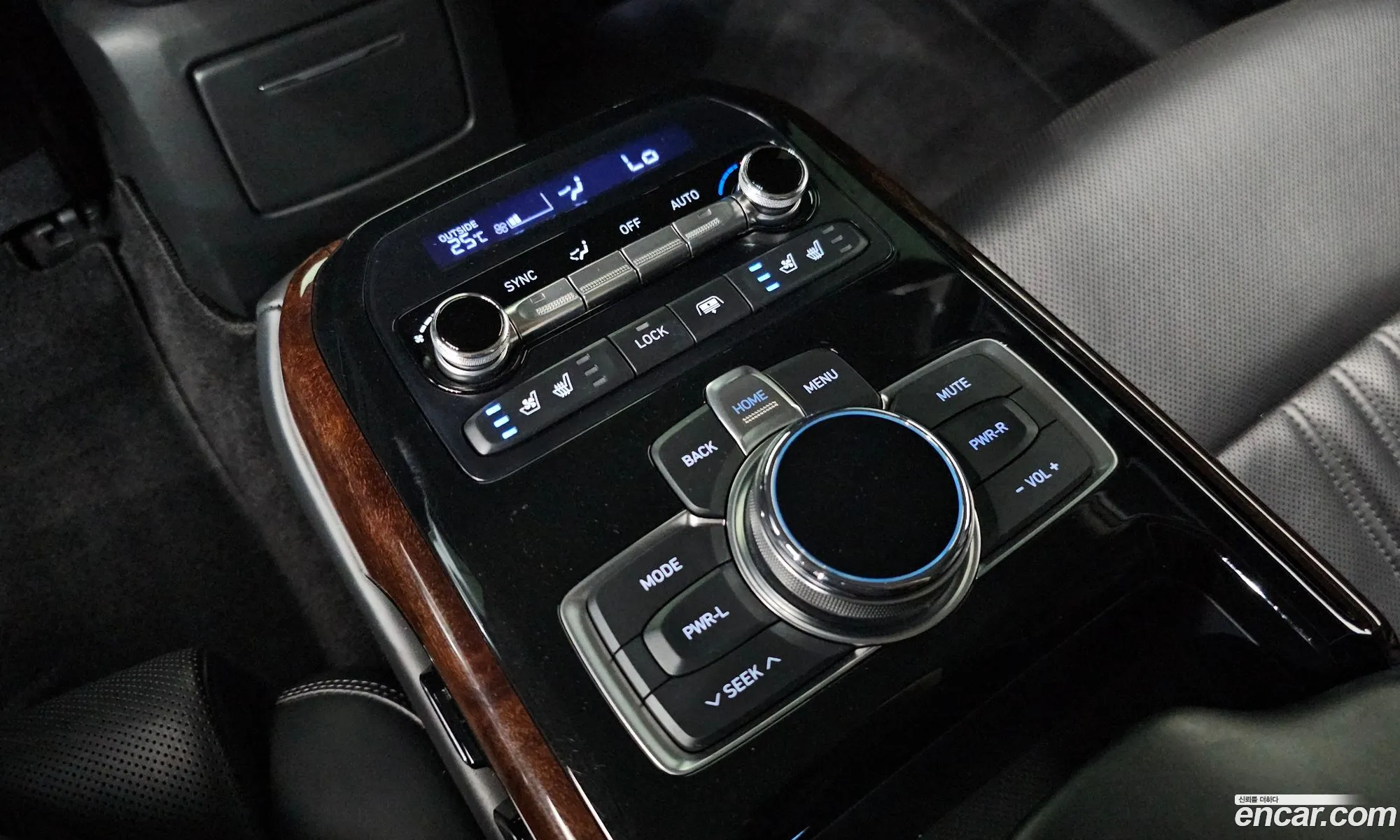 Genesis EQ900 2016 — 36