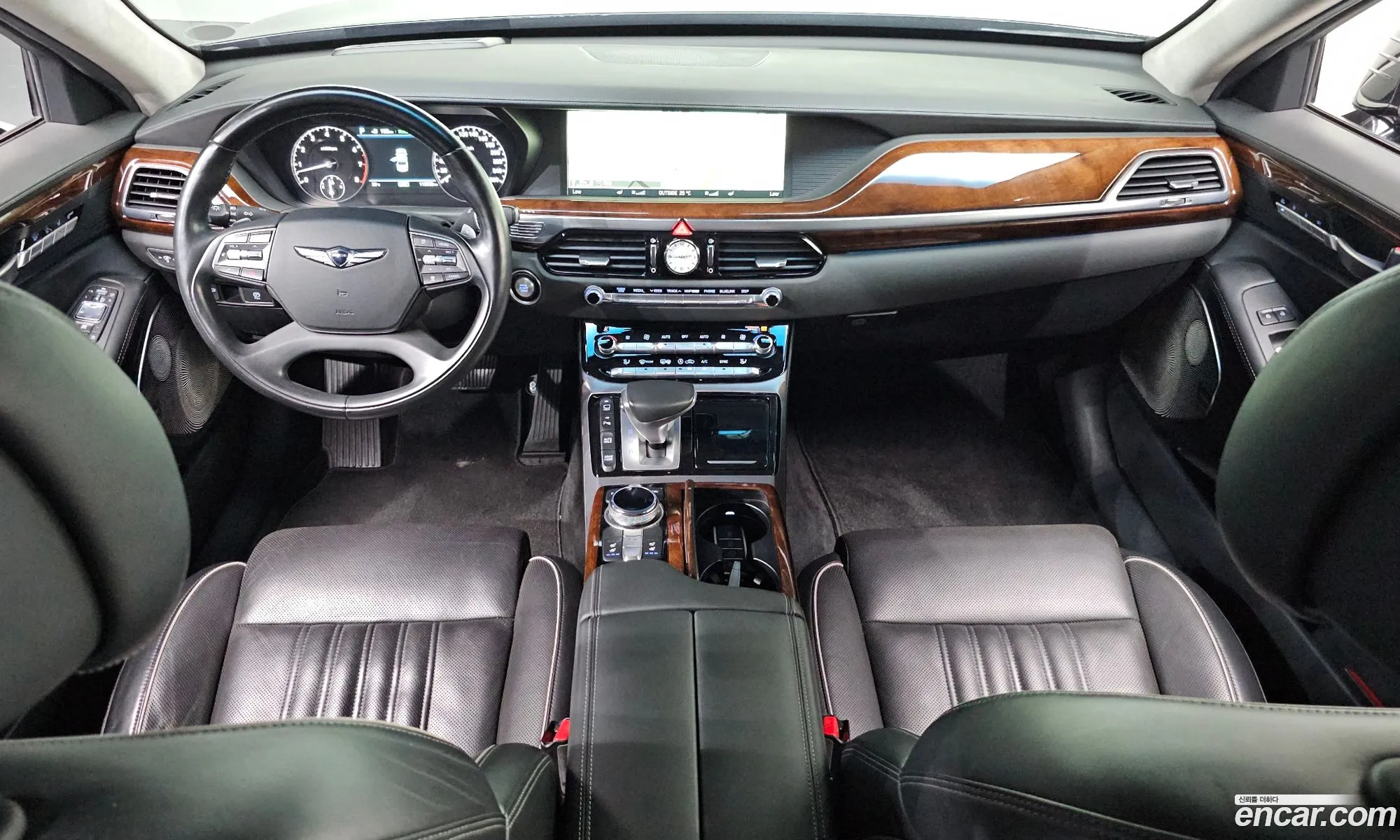 Genesis EQ900 2016 — 26