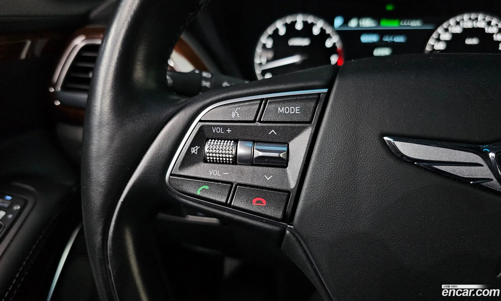 Genesis EQ900 2016 — 12