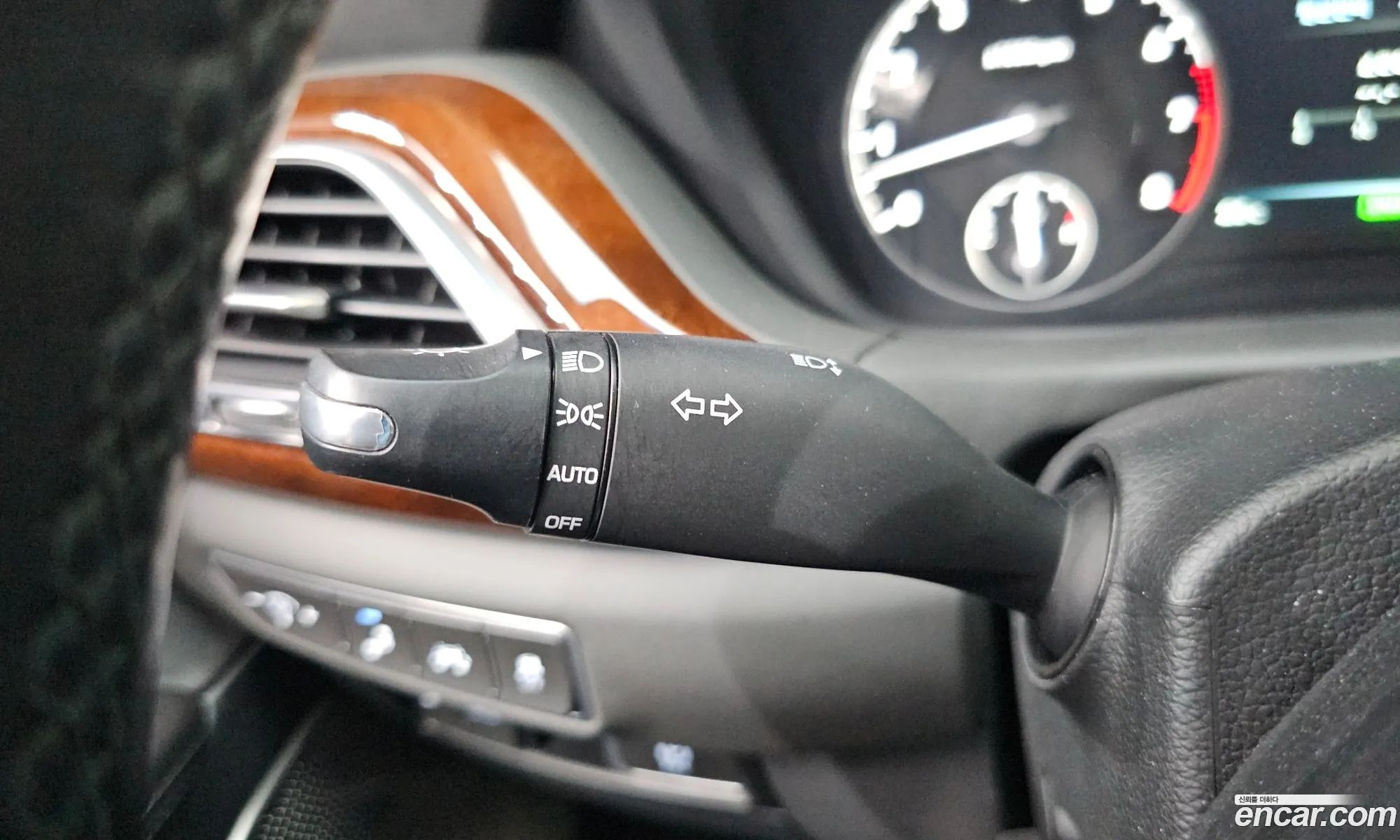 Genesis EQ900 2016 — 28