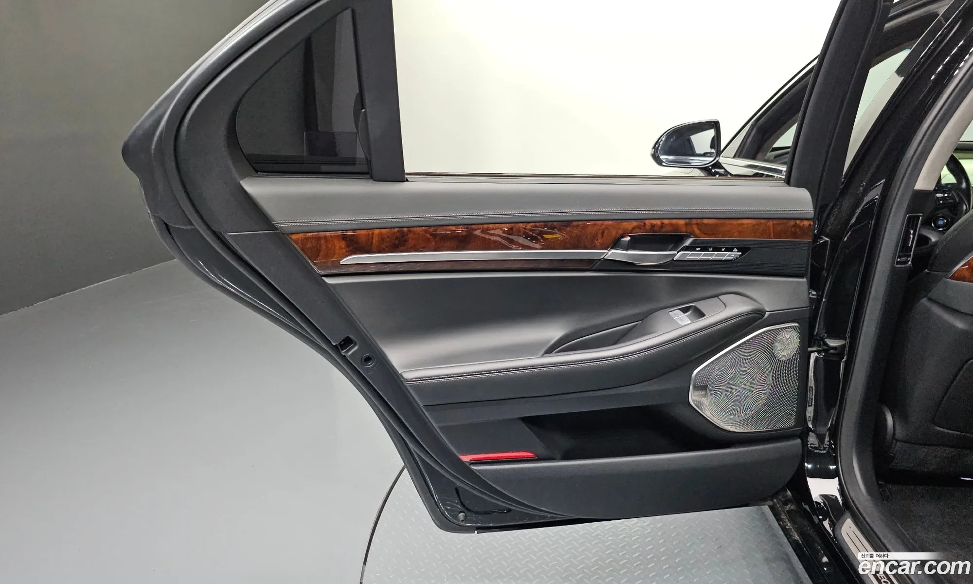 Genesis EQ900 2016 — 4