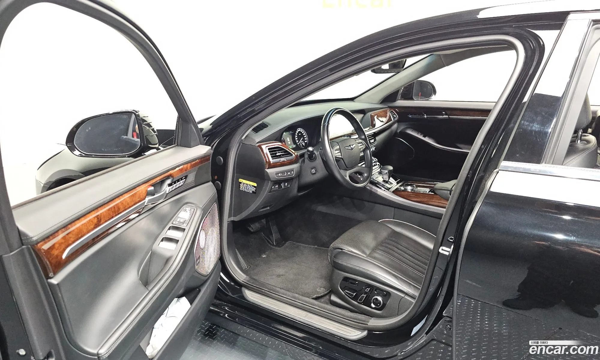 Genesis EQ900 2016 — 35