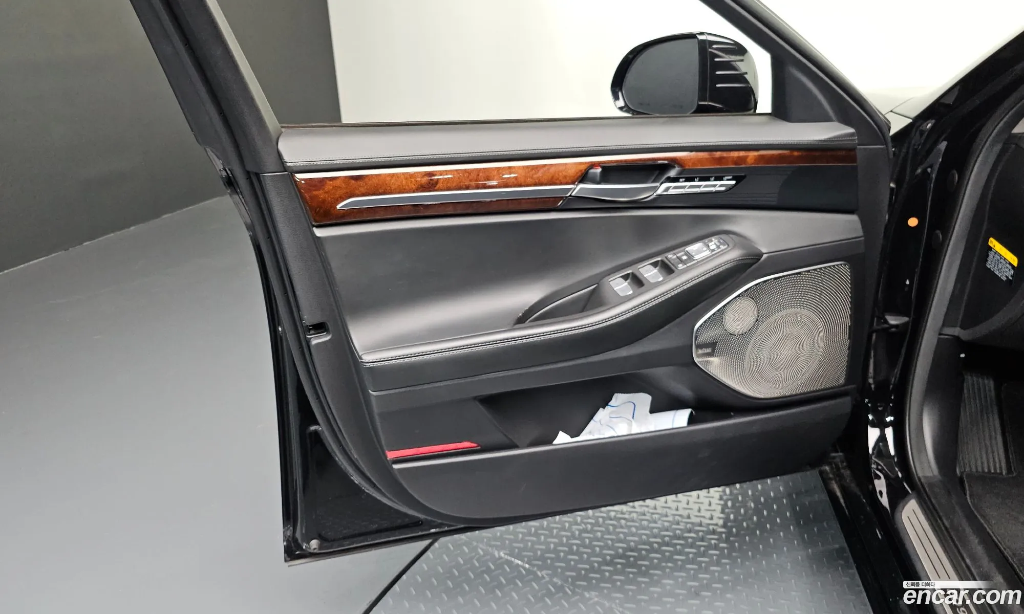 Genesis EQ900 2016 — 27