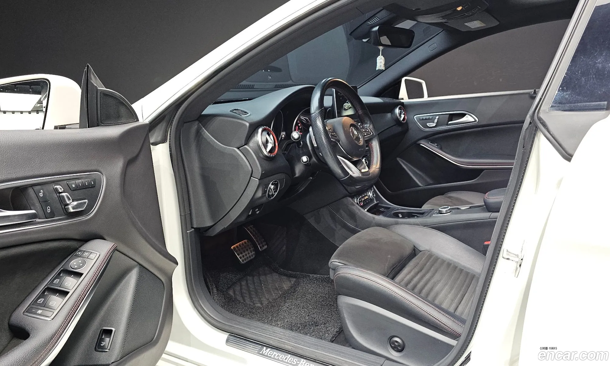 Mercedes-Benz CLA-Class C117 2017 — 28