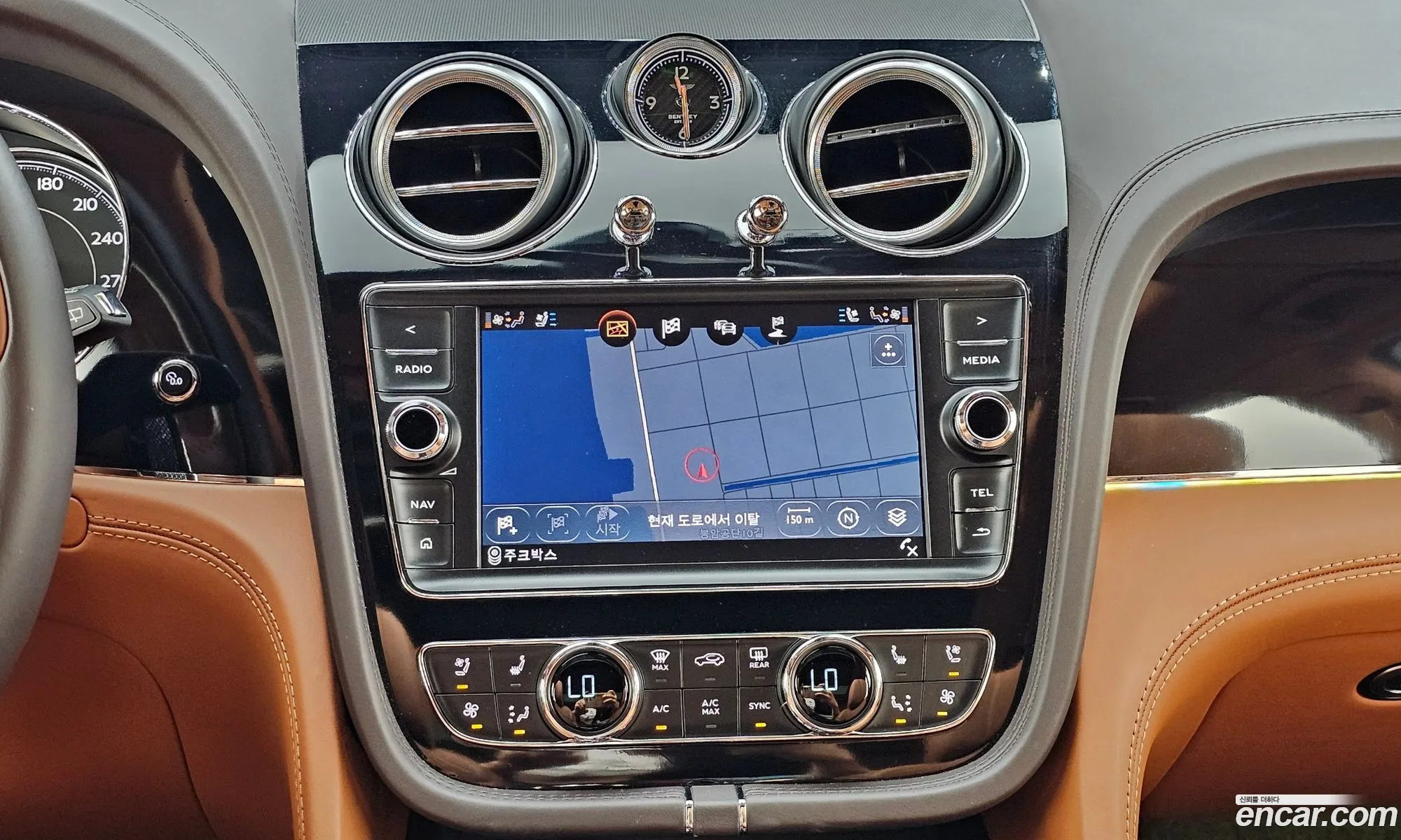 Bentley Bentayga 2018 SJAAC14V1JC020508 — 7