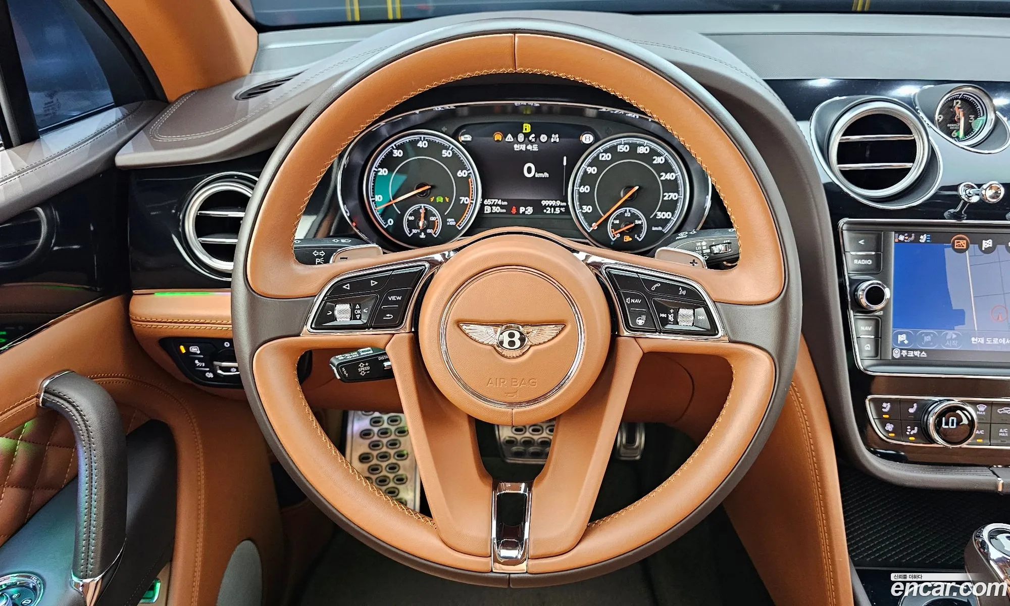 Bentley Bentayga 2018 SJAAC14V1JC020508 — 18