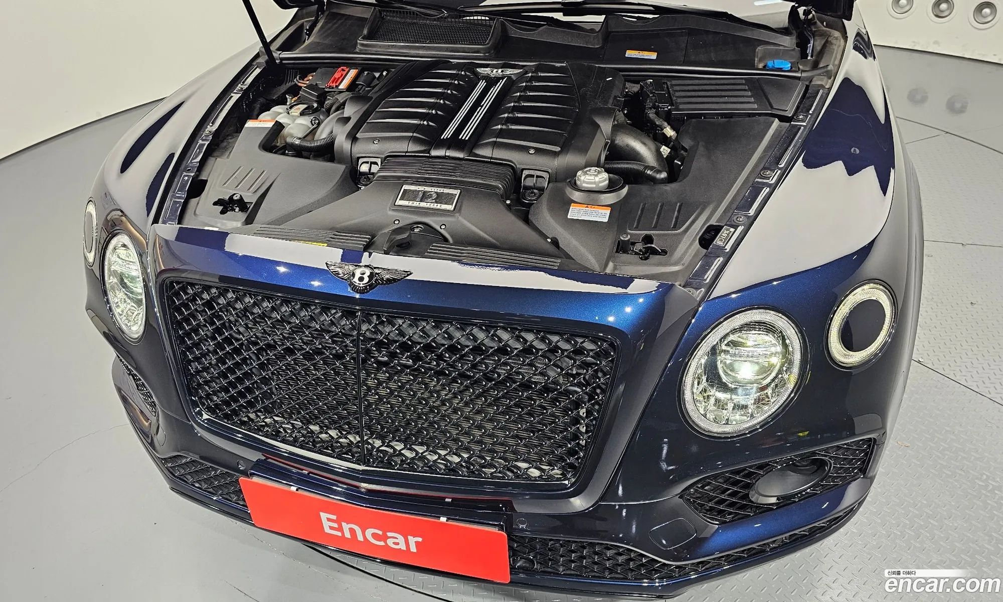 Bentley Bentayga 2018 SJAAC14V1JC020508 — 19