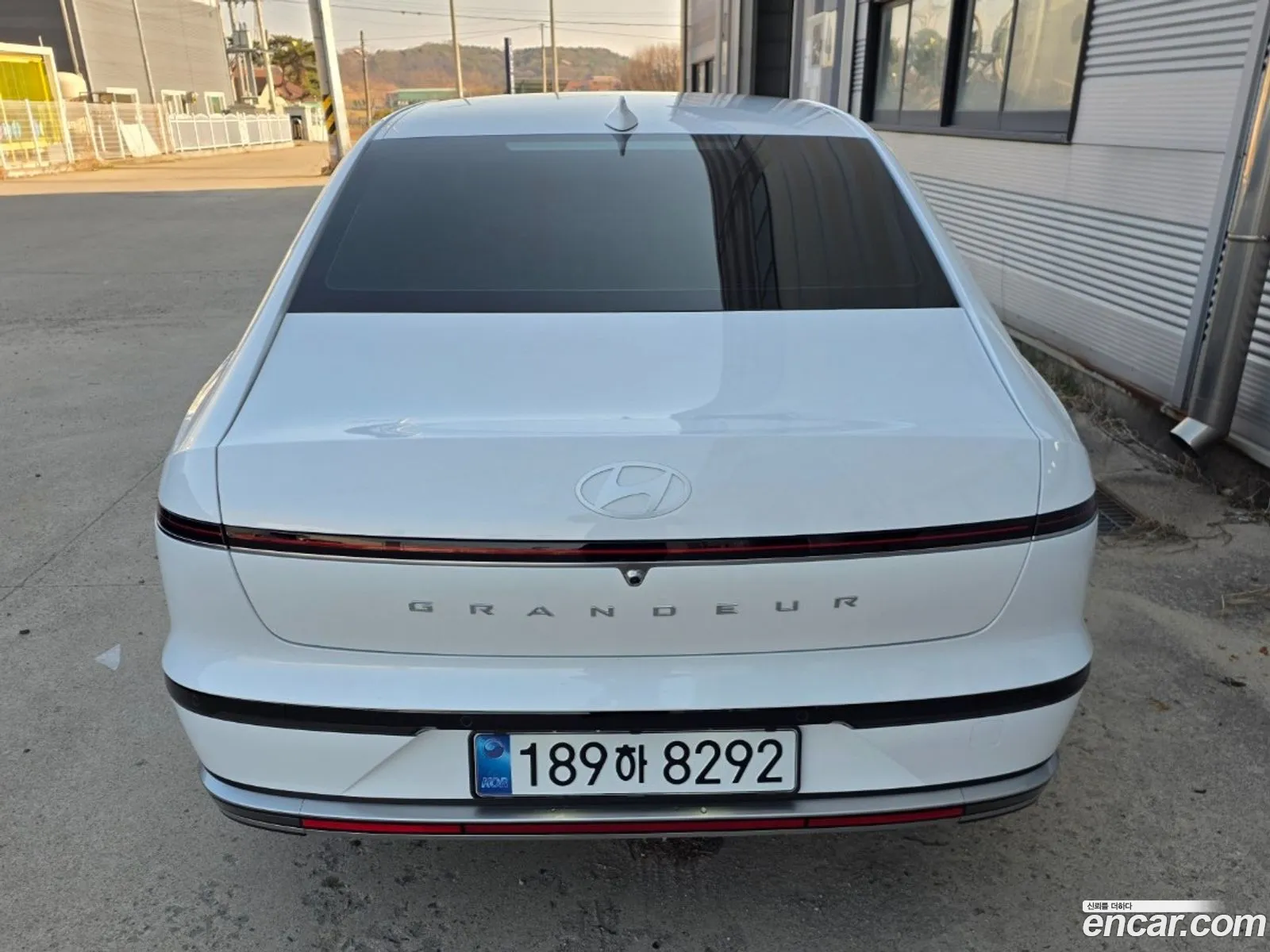 Hyundai Grandeur Hybrid 2026 — 3