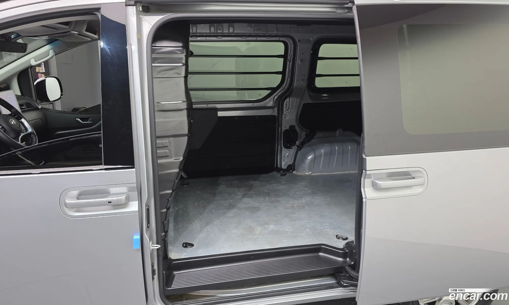 Hyundai Staria 2023 — 3
