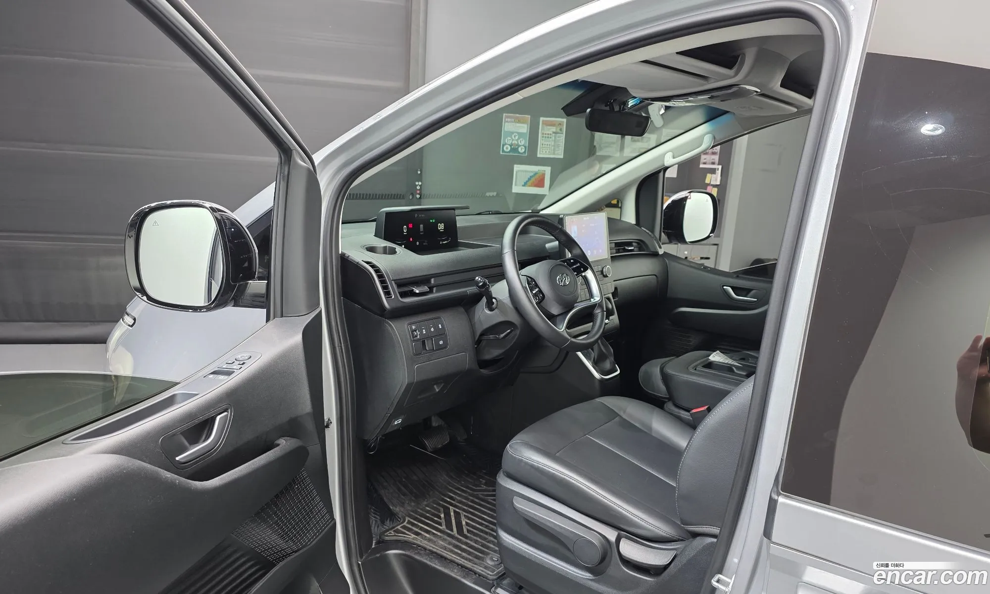 Hyundai Staria 2023 — 16