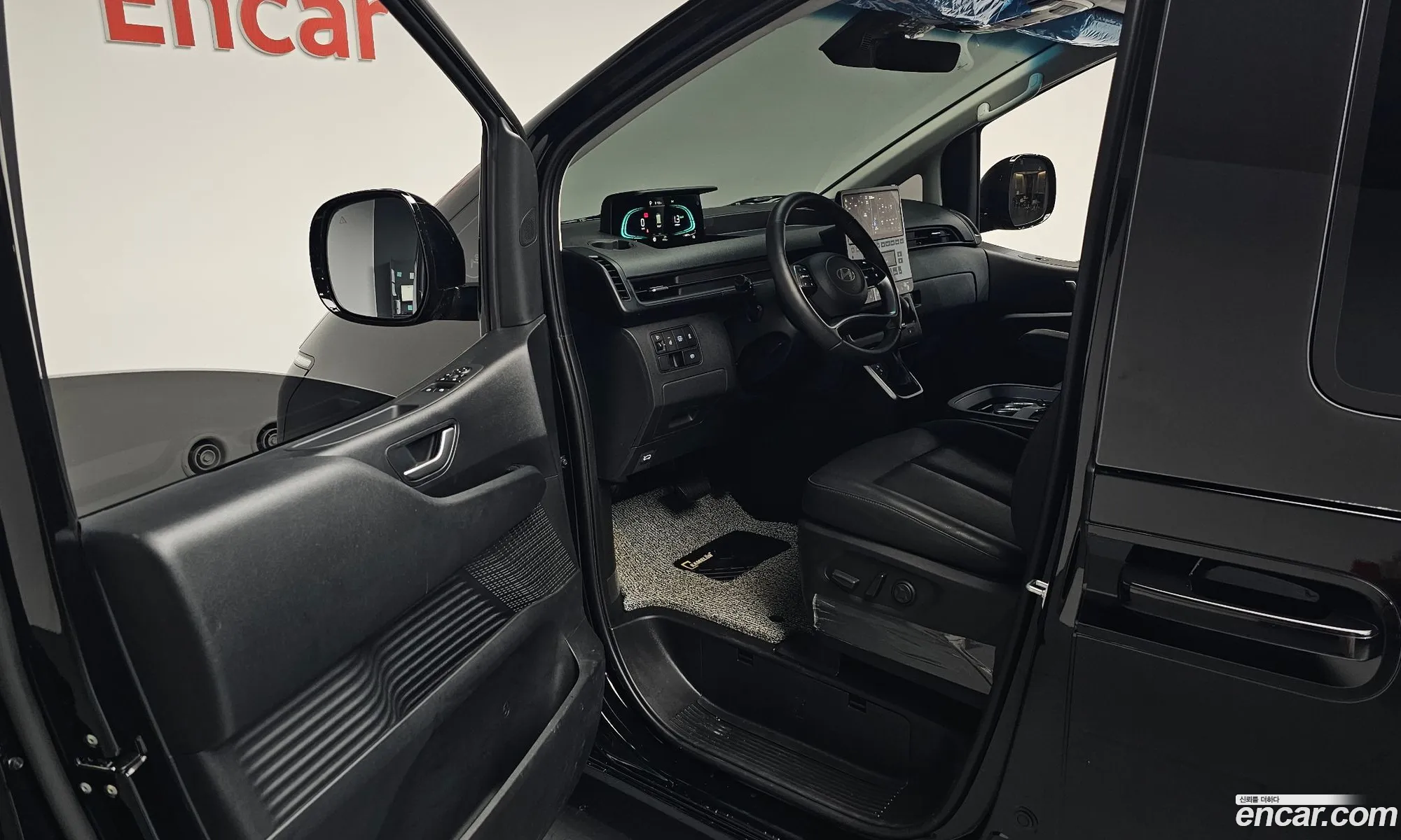 Hyundai Staria 2025 — 3
