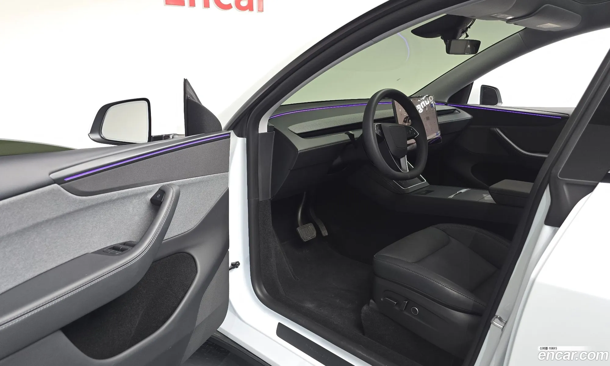 Tesla Model Y 2025 LRWYGCFJ3SC252839 — 27