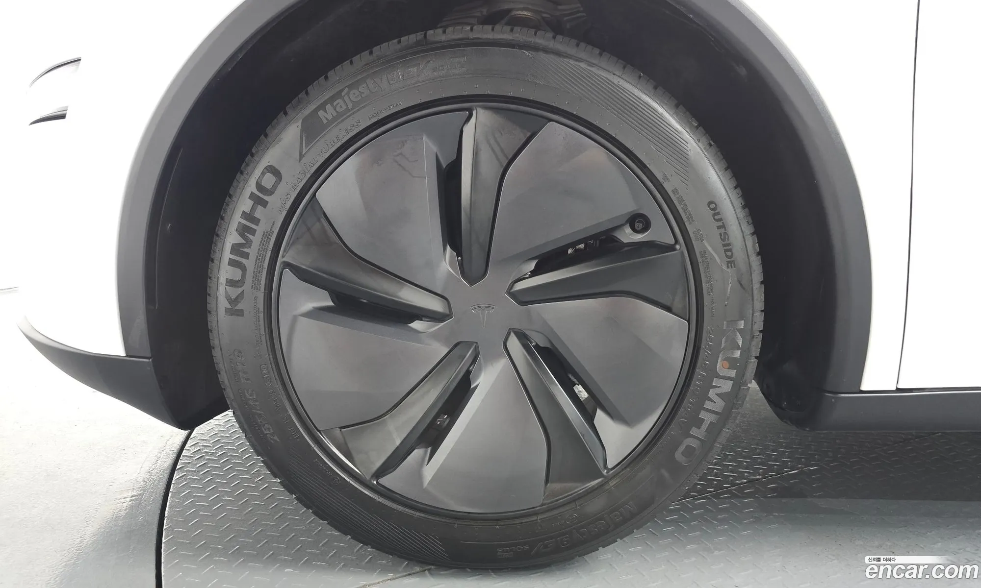 Tesla Model Y 2025 LRWYGCFJ3SC252839 — 25