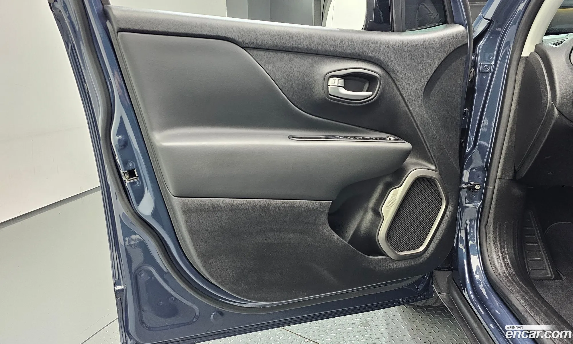 Jeep Renegade 2023 — 13