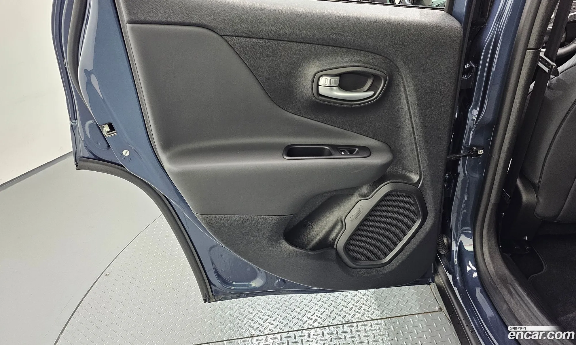 Jeep Renegade 2023 — 9