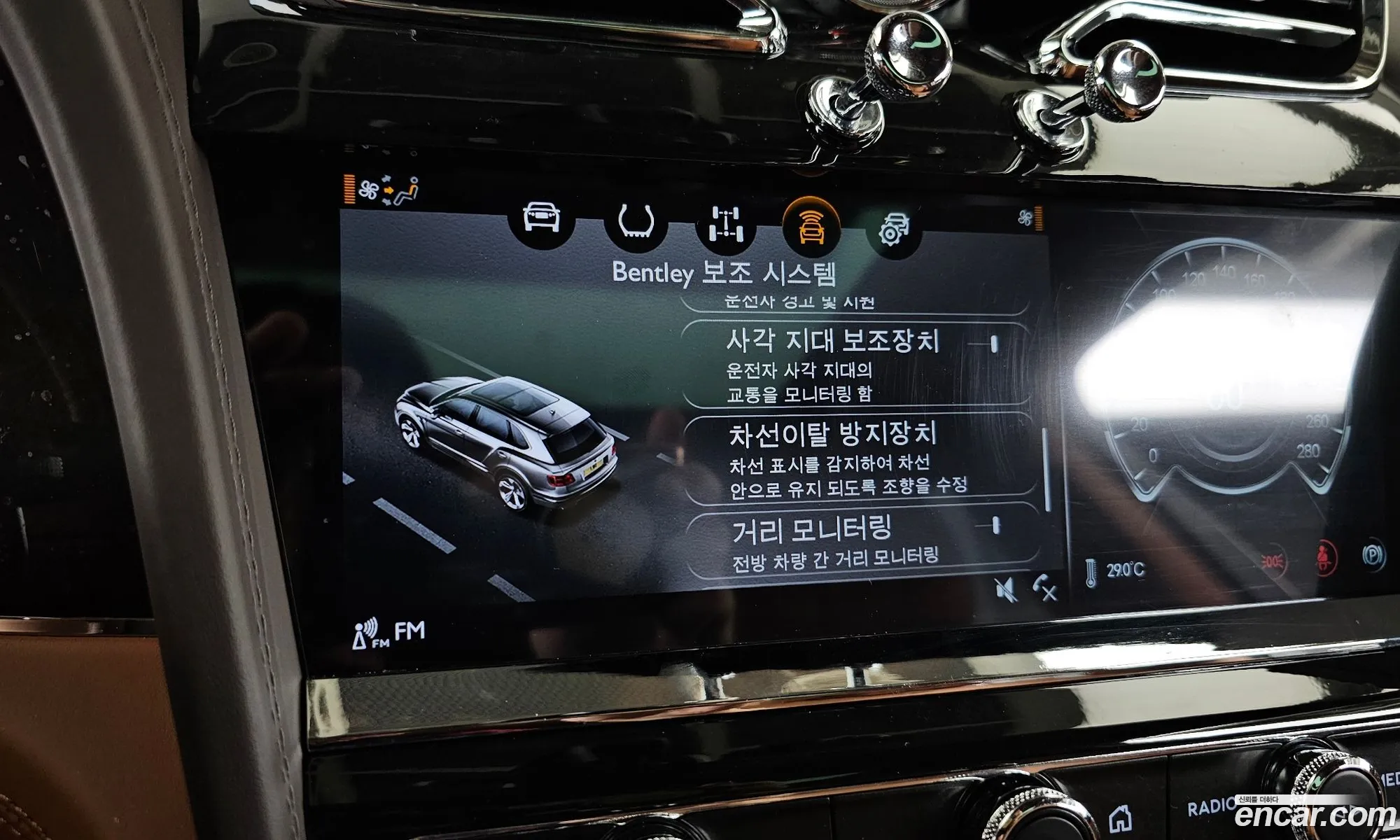 Bentley Bentayga 2019 SJAAM14VXKC027732 — 31