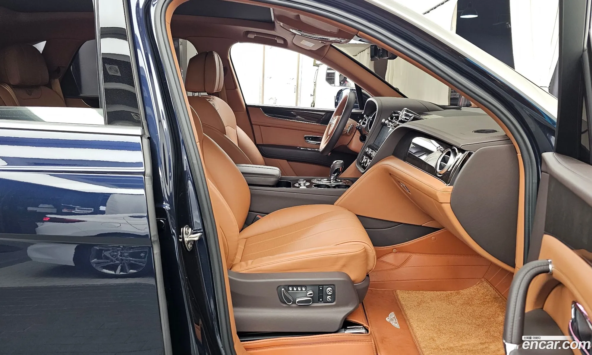 Bentley Bentayga 2019 SJAAM14VXKC027732 — 12