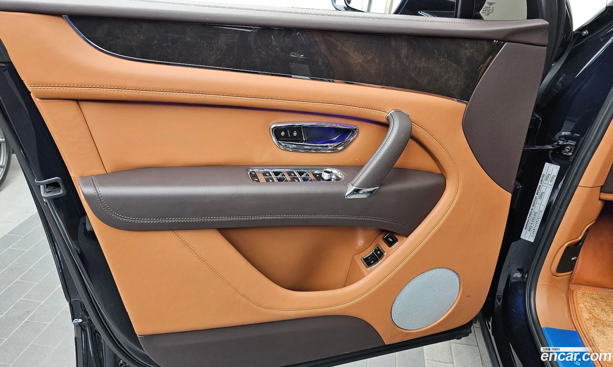 Bentley Bentayga 2019 SJAAM14VXKC027732 — 8