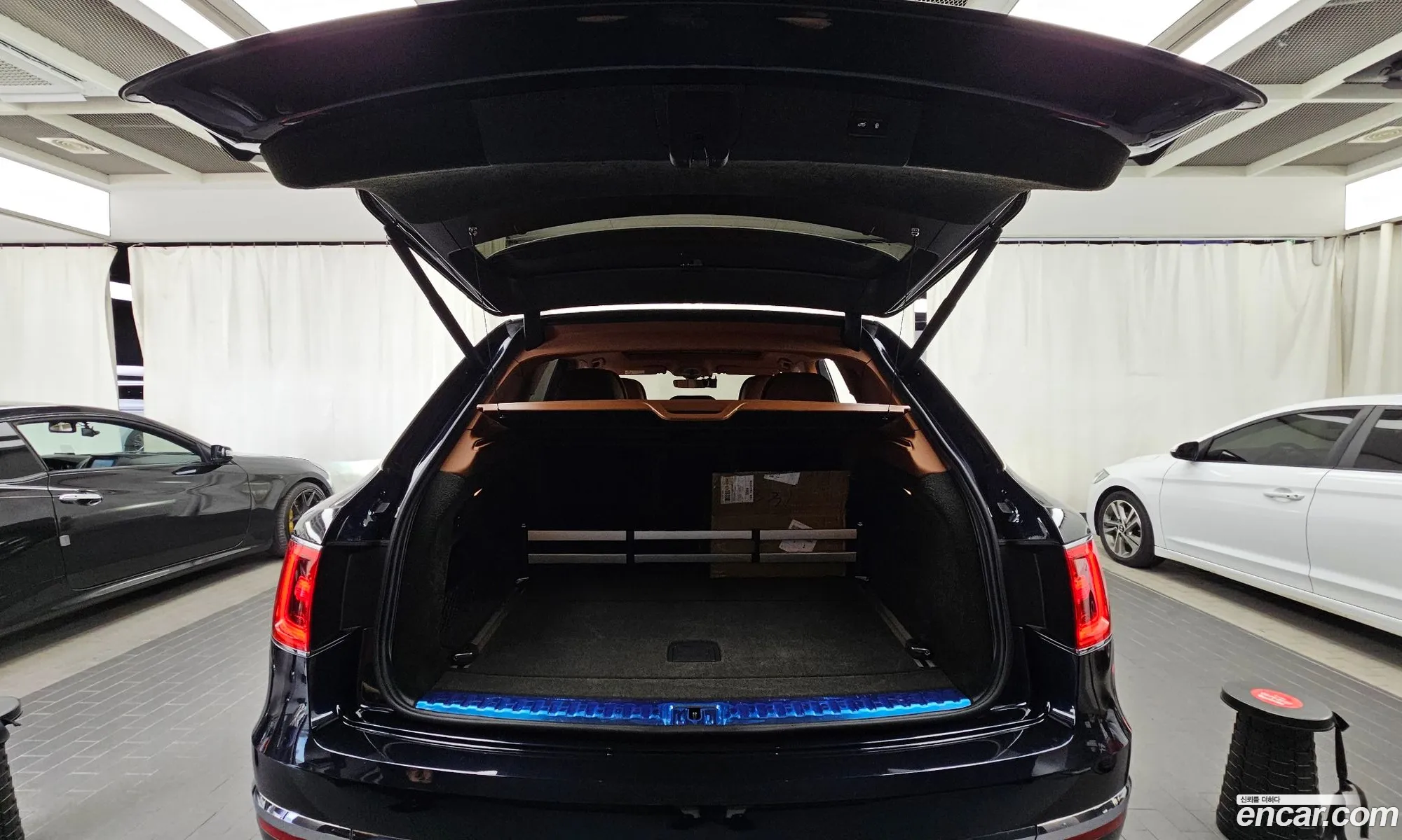 Bentley Bentayga 2019 SJAAM14VXKC027732 — 37
